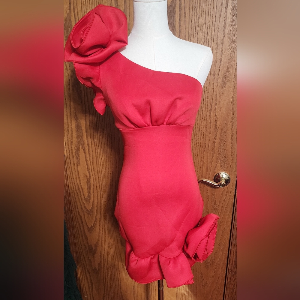 Elegant Red One-Shoulder Dress